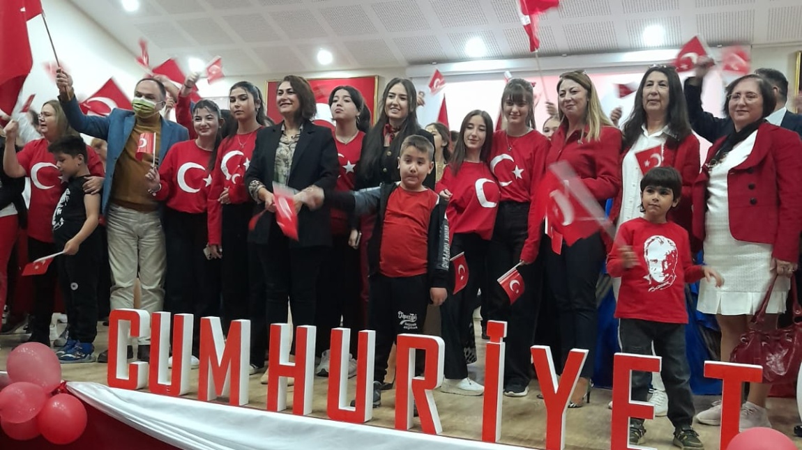 Cumhuriyetimizin 101.yılı okulumuzda coşkuyla kutlandı